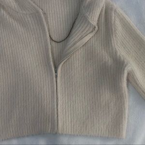 Selling a sweater by the brand Wild Honey, medium size, color:nude, cute&stylish